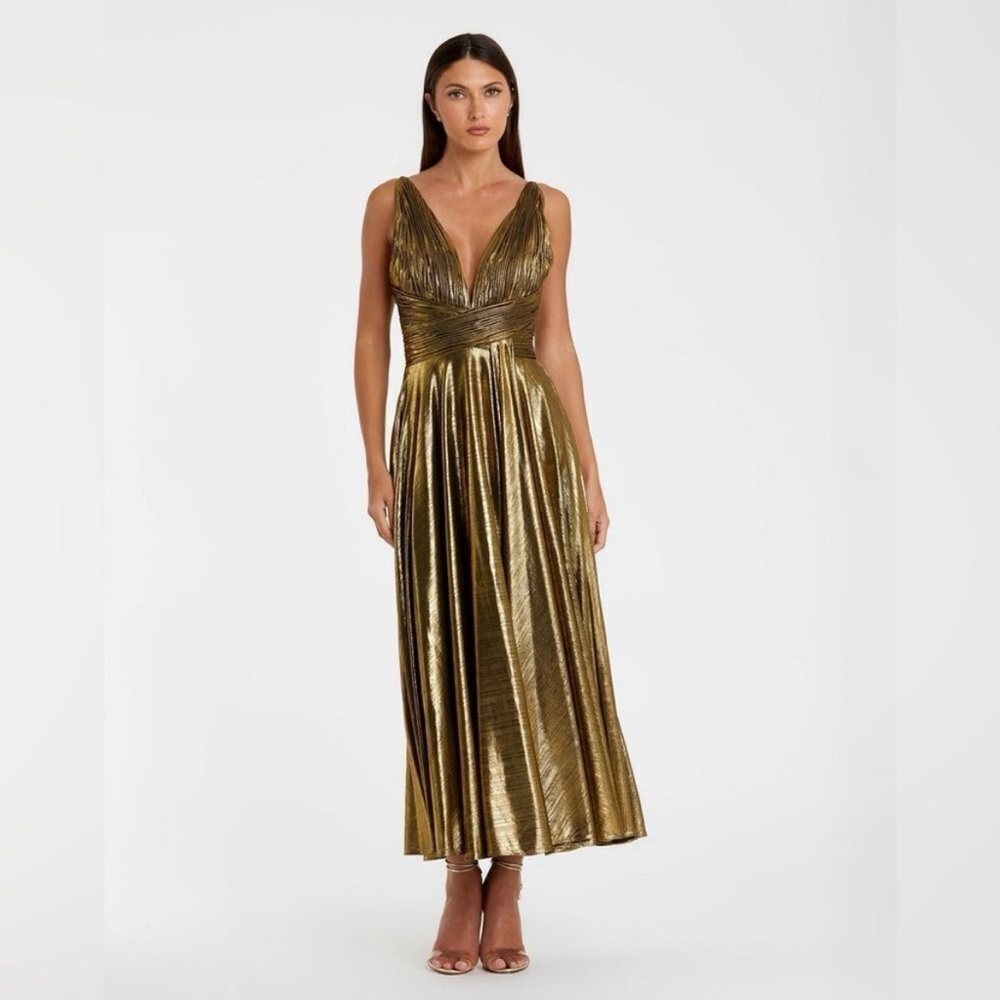 Mac Duggal Metallic Gold Plissé Midi Dress